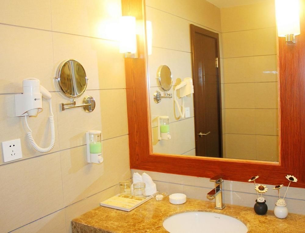 Chengdu Ronghome Hotel ภายนอก รูปภาพ