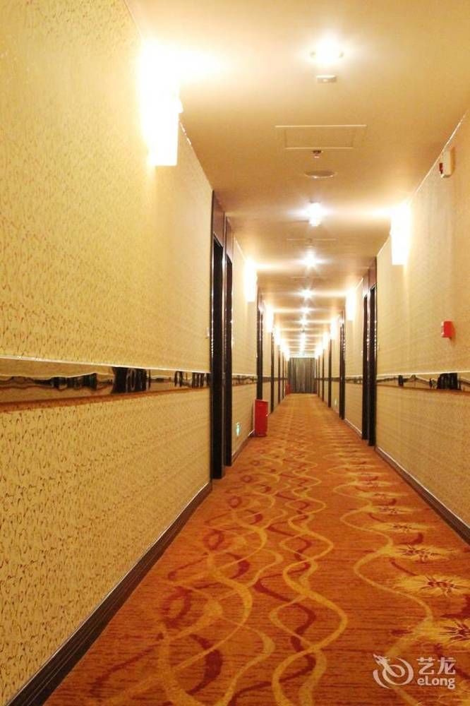 Chengdu Ronghome Hotel ภายนอก รูปภาพ