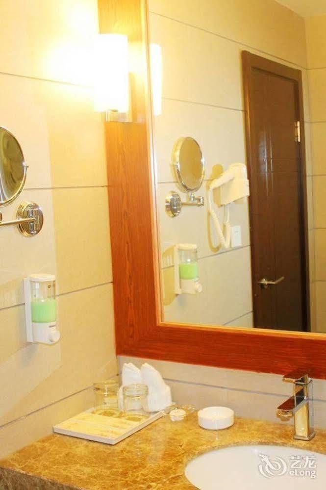 Chengdu Ronghome Hotel ภายนอก รูปภาพ