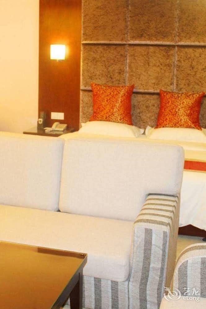 Chengdu Ronghome Hotel ภายนอก รูปภาพ