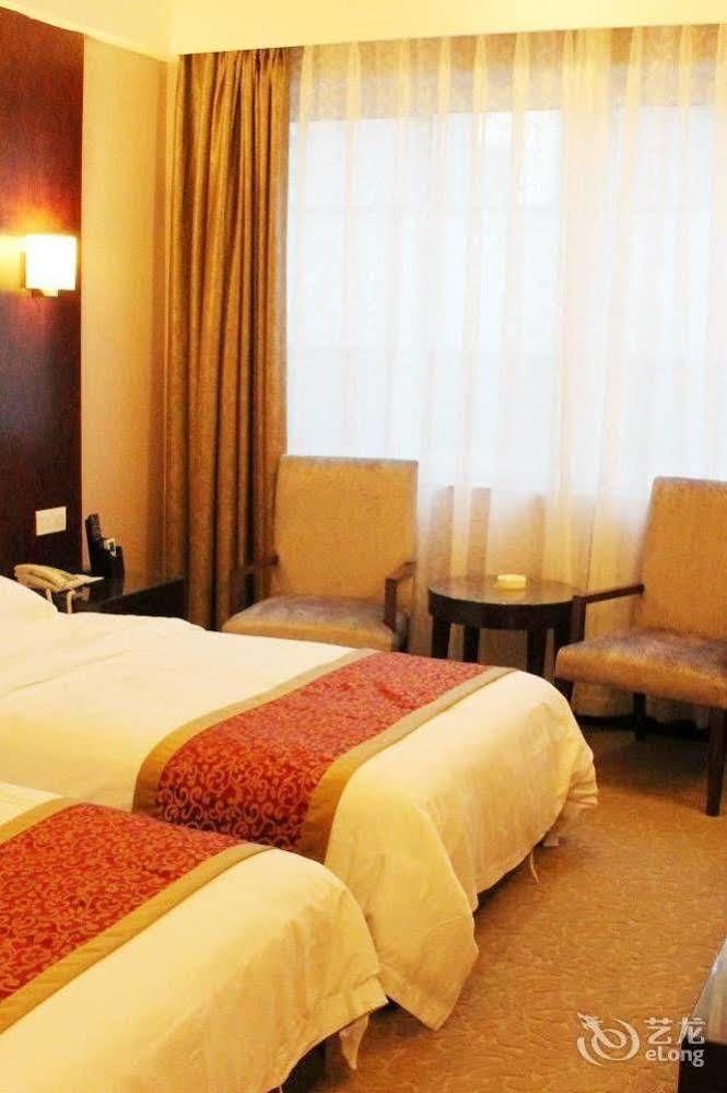 Chengdu Ronghome Hotel ภายนอก รูปภาพ