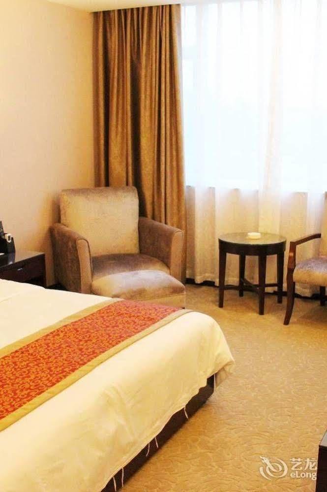 Chengdu Ronghome Hotel ภายนอก รูปภาพ